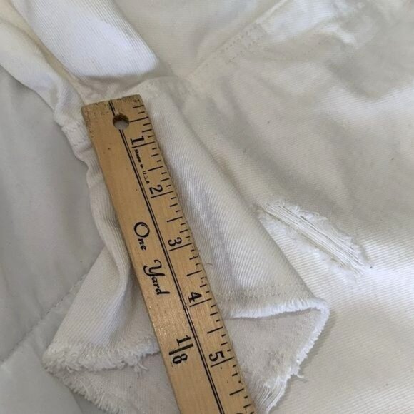 Old Navy High-Rise White Denim Shorts Size 10 - Picture 6 of 7